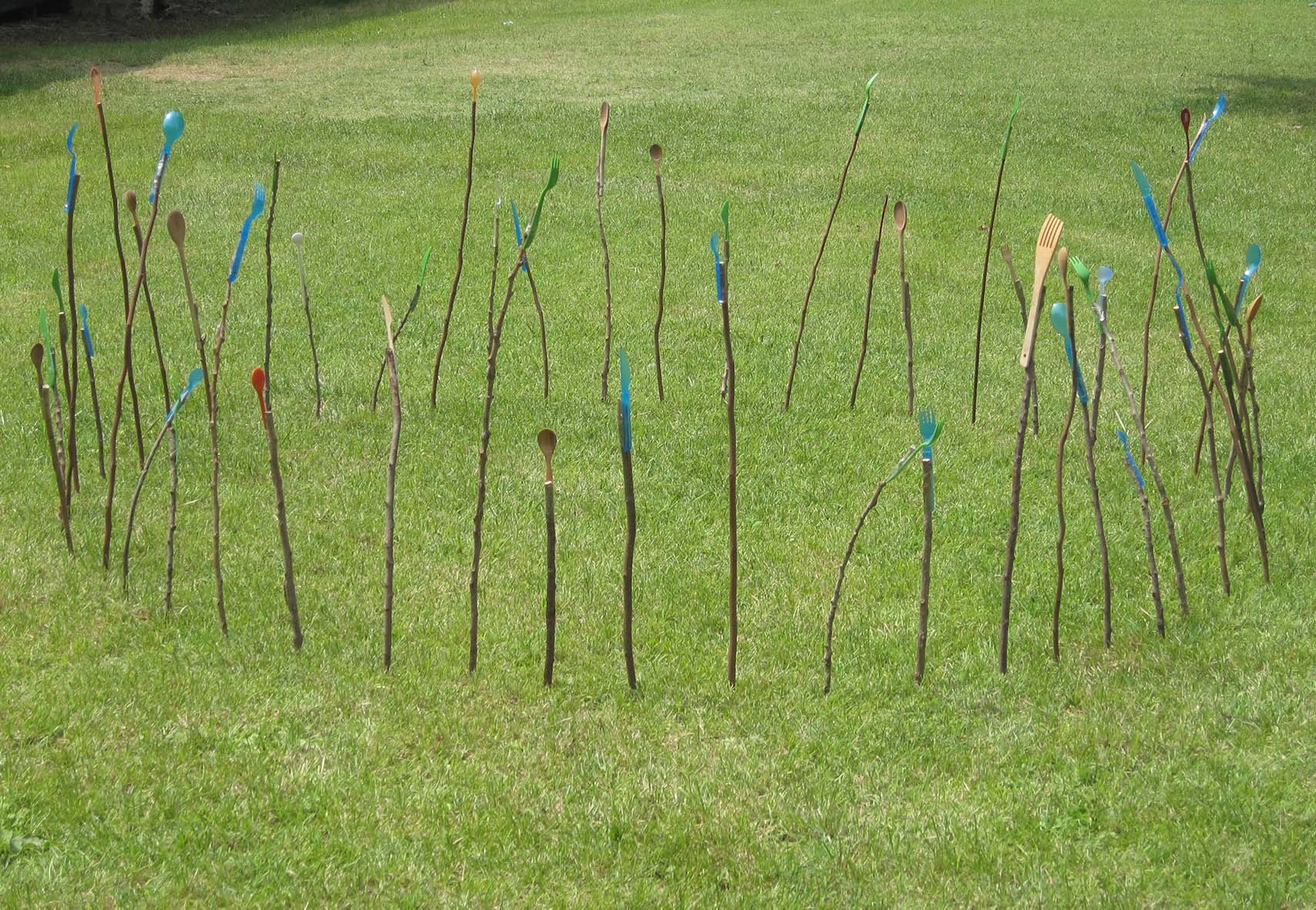 Garden of the 48 Twigs-Cutlery, 2012 - Antico Arsenale di Bertonico (LO) - installation - 48 (6x8) twigs with coloured plastic cutlery at the tip, stuck into the lawn soil, forming a circle with a diameter of 240 cm